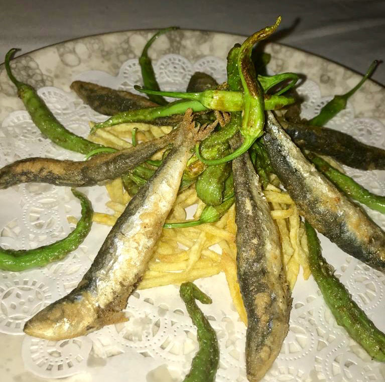 Xoubas, sardinillas o parrochas en restaurante en Madrid - Sal Negra